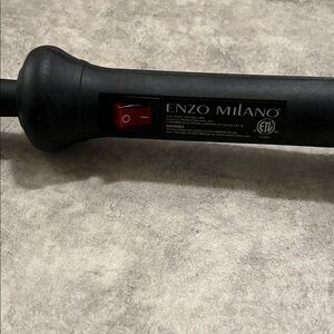 Enzo Milano Black Curling wand